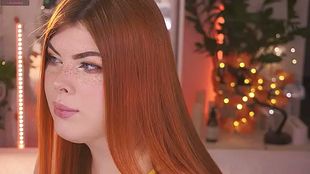 Snapshot of Ffoxyflame chatting on October 28, 12:25 am Ffoxyflame online show from October 28, 12:25 am