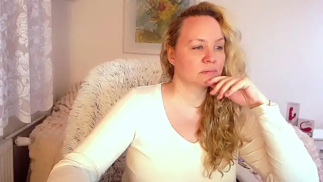 Sarah4you online show from January 31, 9:37 pm