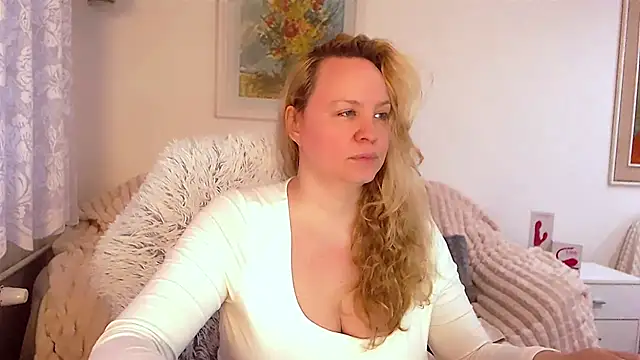 Sarah4you online show from February 8, 4:04 pm