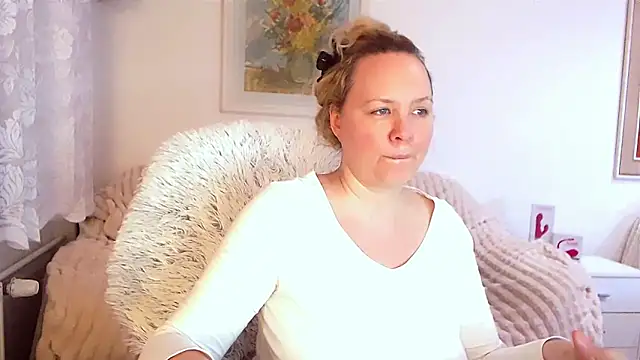 Sarah4you online show from February 13, 9:27 pm