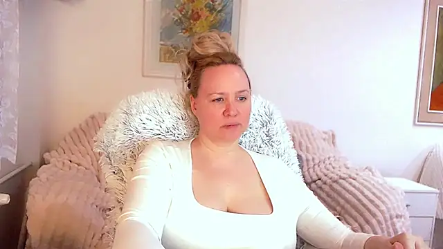 Sarah4you online show from March 11, 9:37 pm