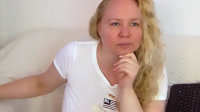 Sarah4you online show from October 15, 3:45 pm