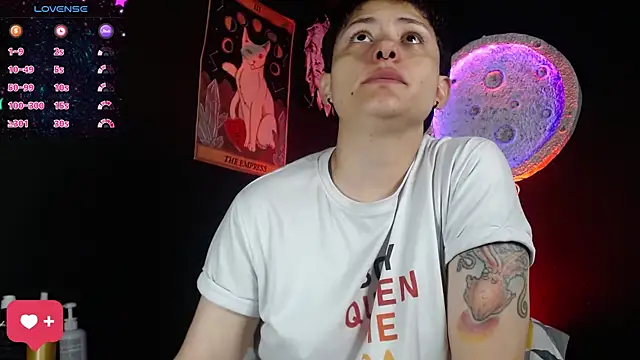 girl intense444 online show from May 17, 1:29 pm