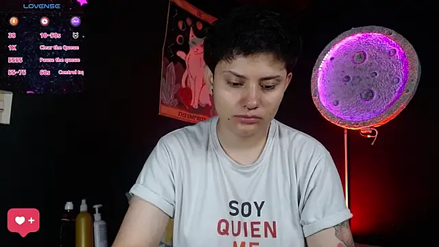 girl intense444 online show from May 18, 1:06 pm