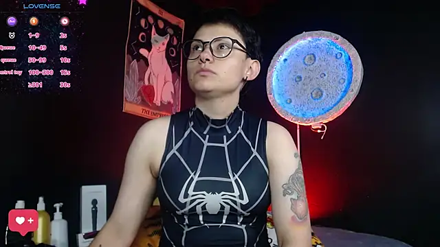 girl intense444 online show from June 5, 1:06 pm