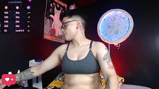 girl intense444 online show from June 19, 7:39 pm