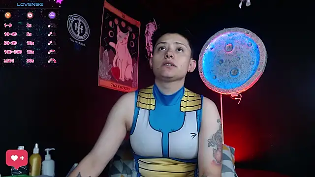 girl intense444 online show from June 26, 1:04 pm