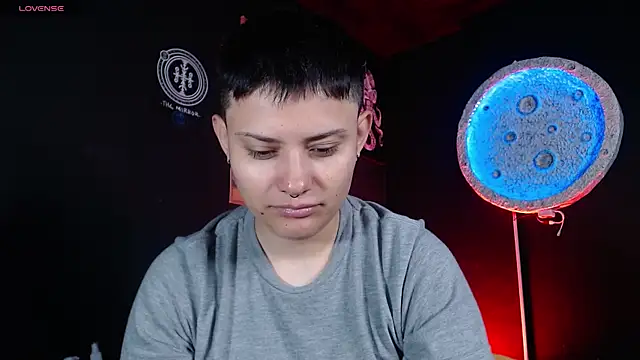 girl intense444 online show from July 17, 1:40 pm