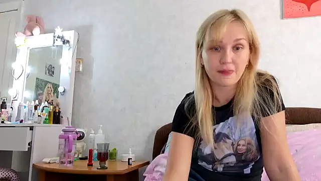 ModelEva online show from October 7, 9:06 am