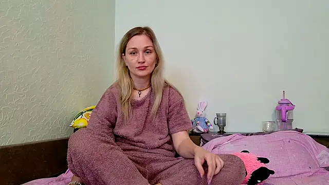 ModelEva online show from March 27, 11:32 am