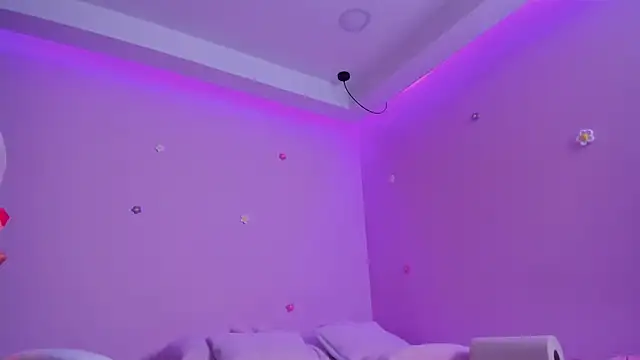 Snapshot of bella_adams_ chatting on January 22, 12:59 am bella adams online show from January 22, 12:59 am