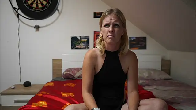 Moistdevil online show from October 15, 2:50 pm