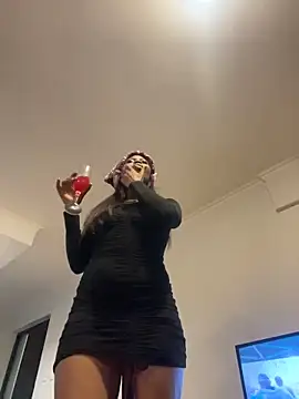 cherryontopy online show from April 4, 11:46 pm