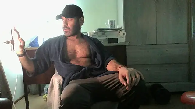 Snapshot of MILITARS chatting on July 4, 1:23 am MILITARS online show from July 4, 1:23 am