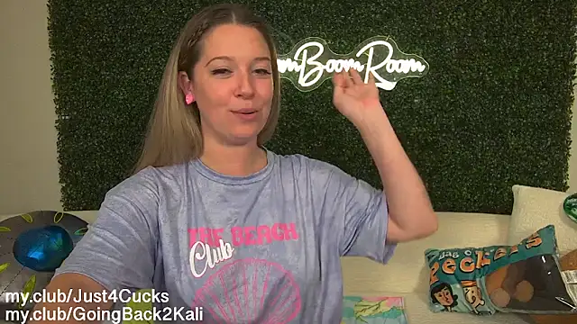 Snapshot of boomboomr00m chatting on April 2, 2:53 am boomboomr00m online show from April 2, 2:53 am