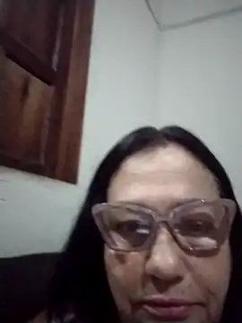 Snapshot of catdool chatting on October 12, 1:04 am catdool online show from October 12, 1:04 am