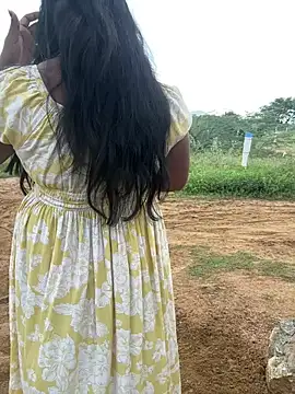 Snapshot of Dhiyapink chatting on December 8, 9:57 am Dhiyapink online show from December 8, 9:57 am