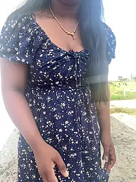 Snapshot of Dhiyapink chatting on December 9, 8:00 am Dhiyapink online show from December 9, 8:00 am