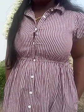 Snapshot of Dhiyapink chatting on December 10, 6:01 am Dhiyapink online show from December 10, 6:01 am