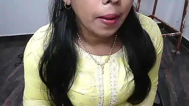 Snapshot of Dhiyapink chatting on December 16, 8:31 am Dhiyapink online show from December 16, 8:31 am