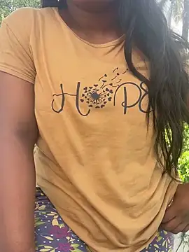 Snapshot of Dhiyapink chatting on January 5, 7:17 am Dhiyapink online show from January 5, 7:17 am