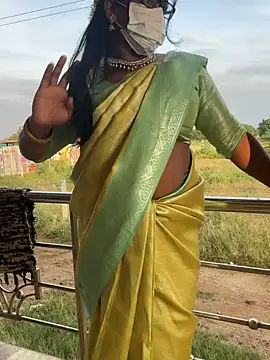 Snapshot of Dhiyapink chatting on January 14, 1:47 am Dhiyapink online show from January 14, 1:47 am