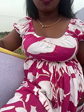 Snapshot of Dhiyapink chatting on January 18, 12:36 pm Dhiyapink online show from January 18, 12:36 pm