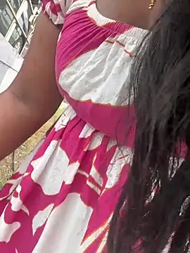 Snapshot of Dhiyapink chatting on January 19, 6:53 am Dhiyapink online show from January 19, 6:53 am