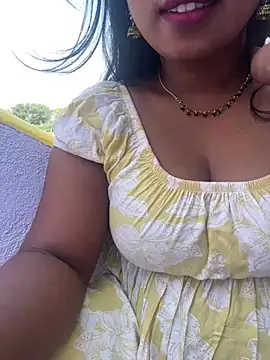 Snapshot of Dhiyapink chatting on February 8, 5:08 am Dhiyapink online show from February 8, 5:08 am