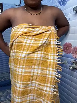 Snapshot of Dhiyapink chatting on February 8, 12:39 pm Dhiyapink online show from February 8, 12:39 pm