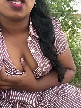 Snapshot of Dhiyapink chatting on February 9, 12:08 pm Dhiyapink online show from February 9, 12:08 pm