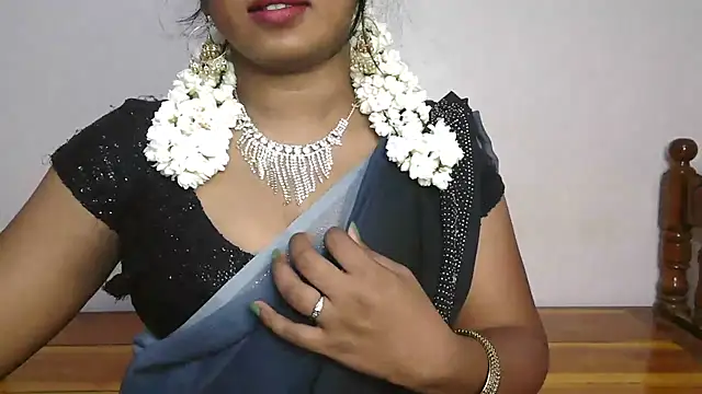 Snapshot of Dhiyapink chatting on March 13, 5:07 pm Dhiyapink online show from March 13, 5:07 pm