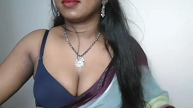 Snapshot of Dhiyapink chatting on October 27, 5:00 am Dhiyapink online show from October 27, 5:00 am