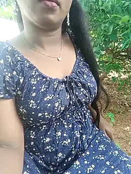 Snapshot of Dhiyapink chatting on November 6, 4:57 am Dhiyapink online show from November 6, 4:57 am