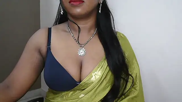 Snapshot of Dhiyapink chatting on December 5, 4:10 am Dhiyapink online show from December 5, 4:10 am