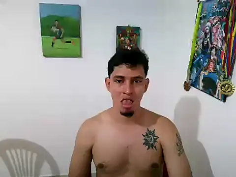 Snapshot of MonkeyDSanti chatting on July 1, 5:42 am MonkeyDSanti online show from July 1, 5:42 am