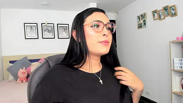 naty pink online show from April 16, 3:35 pm