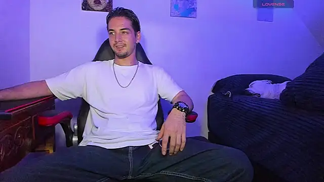 Alex smith00 online show from January 13, 1:45 am