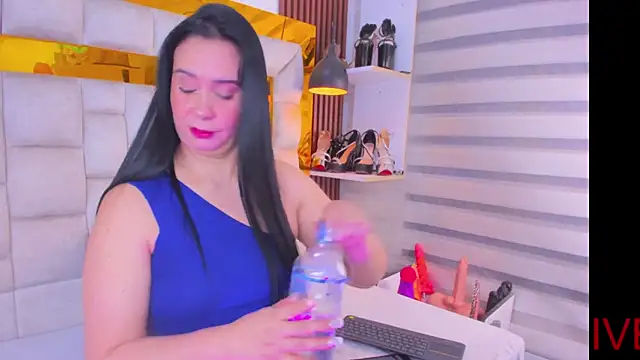 bigass monic online show from September 18, 3:30 am