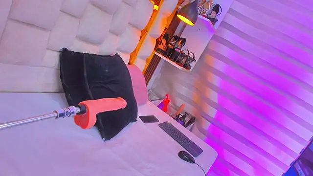 Snapshot of bigass_monic chatting on February 14, 3:14 am bigass monic online show from February 14, 3:14 am