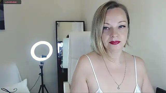 Snapshot of Tilly_Eliot chatting on February 3, 4:20 pm Tilly Eliot online show from February 3, 4:20 pm