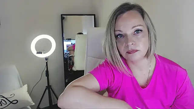 Snapshot of Tilly_Eliot chatting on February 4, 2:32 pm Tilly Eliot online show from February 4, 2:32 pm