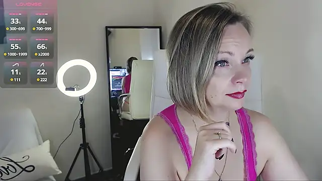 Snapshot of Tilly_Eliot chatting on February 4, 5:34 pm Tilly Eliot online show from February 4, 5:34 pm