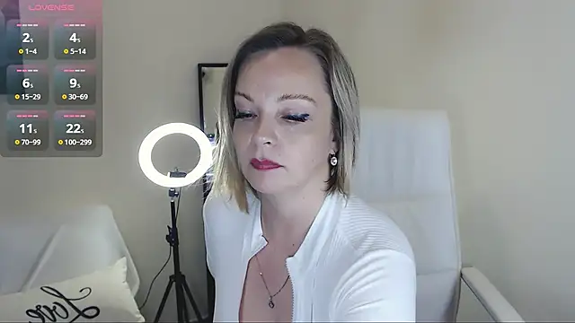 Snapshot of Tilly_Eliot chatting on February 4, 9:10 pm Tilly Eliot online show from February 4, 9:10 pm