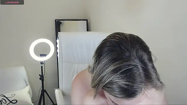 Snapshot of Tilly_Eliot chatting on February 10, 9:25 pm Tilly Eliot online show from February 10, 9:25 pm