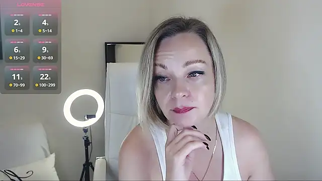 Snapshot of Tilly_Eliot chatting on February 14, 9:21 pm Tilly Eliot online show from February 14, 9:21 pm