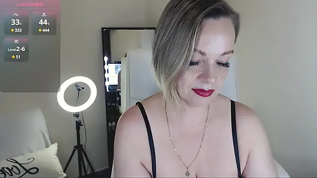 Snapshot of Tilly_Eliot chatting on February 17, 9:19 pm Tilly Eliot online show from February 17, 9:19 pm