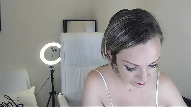 Snapshot of Tilly_Eliot chatting on February 22, 2:08 pm Tilly Eliot online show from February 22, 2:08 pm