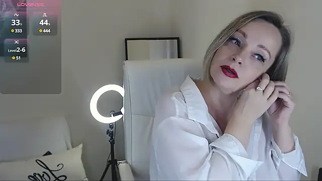 Snapshot of Tilly_Eliot chatting on March 10, 8:34 pm Tilly Eliot online show from March 10, 8:34 pm