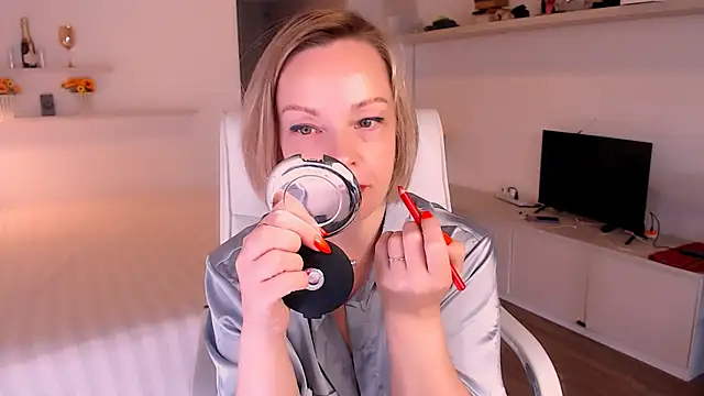 Snapshot of Tilly_Eliot chatting on October 24, 3:08 pm Tilly Eliot online show from October 24, 3:08 pm